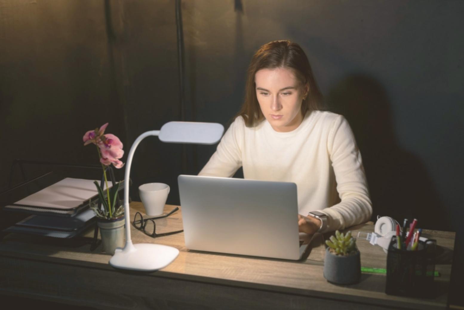Espace de travail moderne chez uvexilornapa avec vue sur Strasbourg